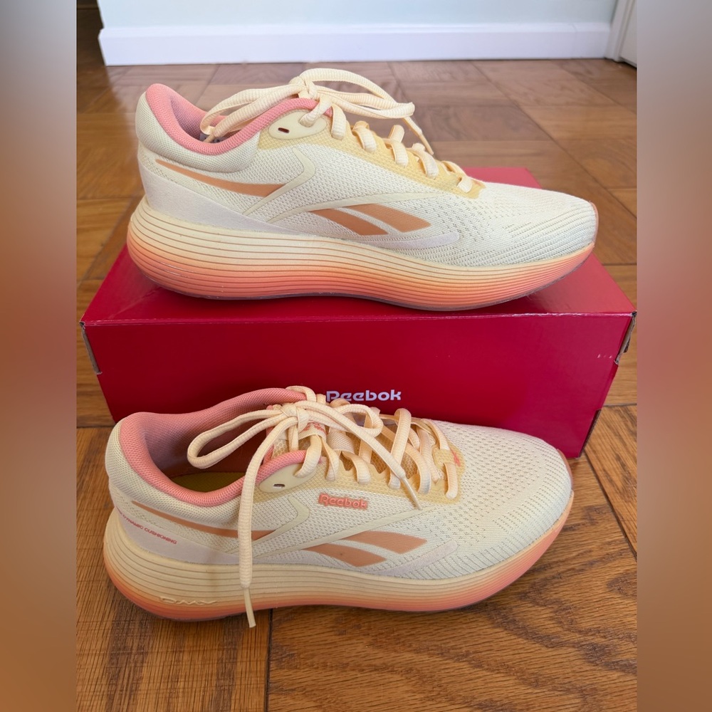 Reebok Sneakers in yellow and salmon color